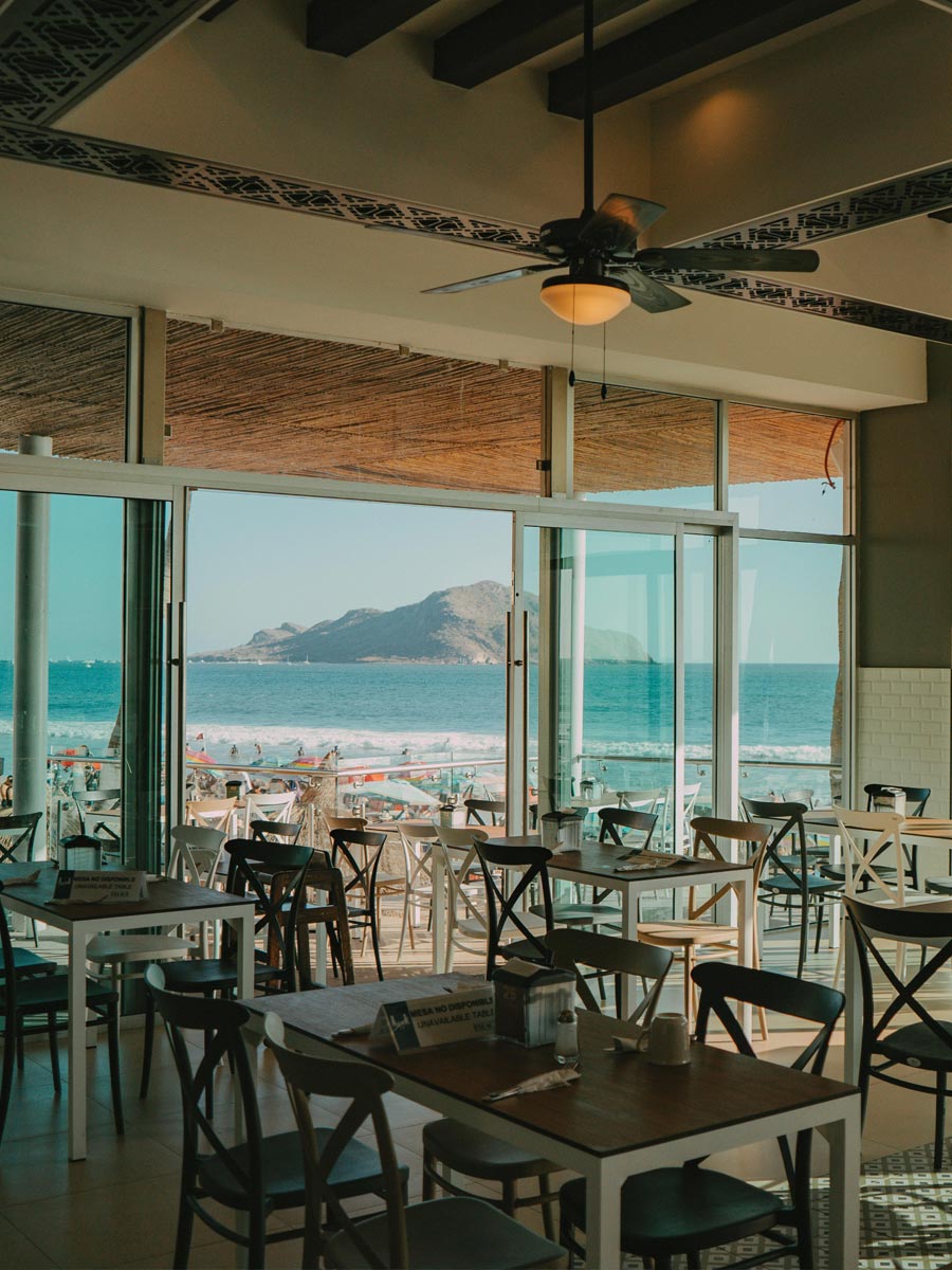 Piedra con el nombre de playa bruja, Mazatlán, noticia hoteles Palace